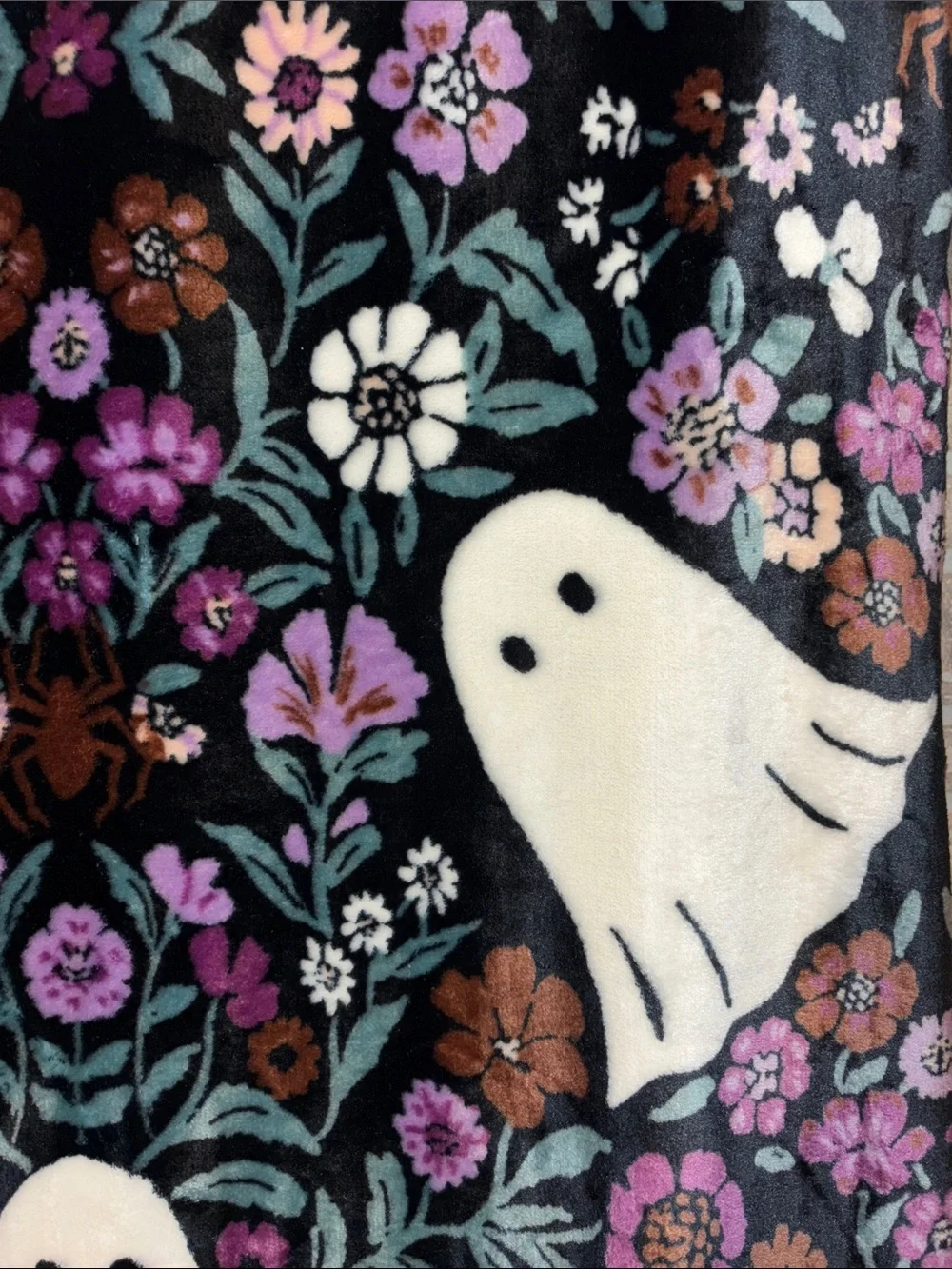 Viral Envougue Ghost Floral blanket Black background so soft new release